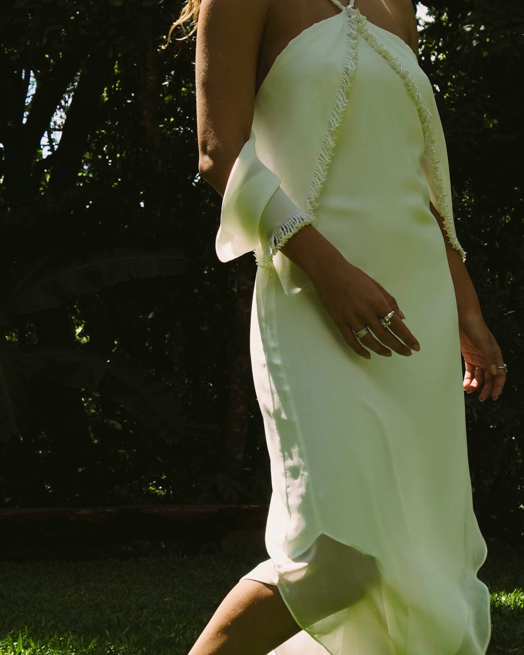 Pré-Venda Vestido Assimétrico Bordado com Alças Trançadas